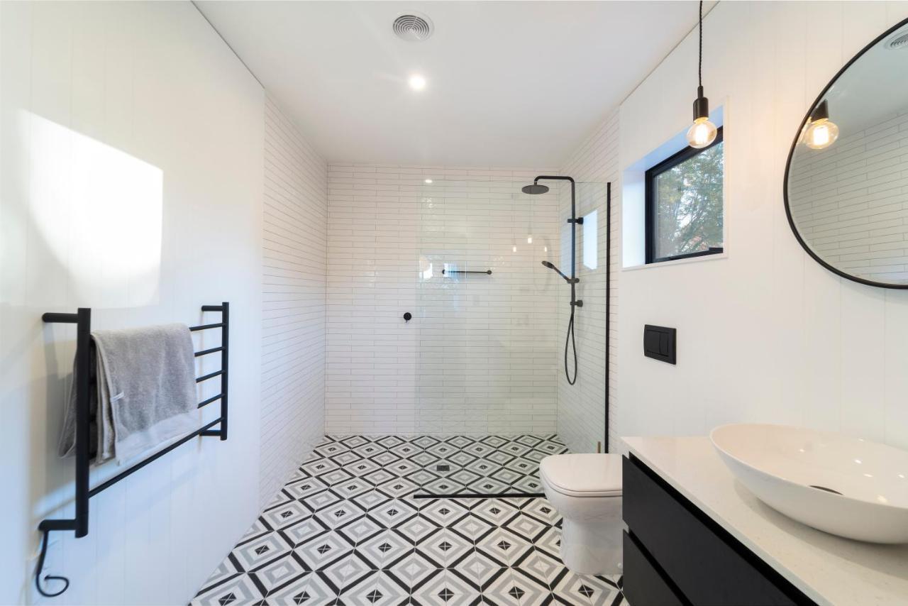 Black Barn Modern: Luxe Martinborough Escape Exterior photo