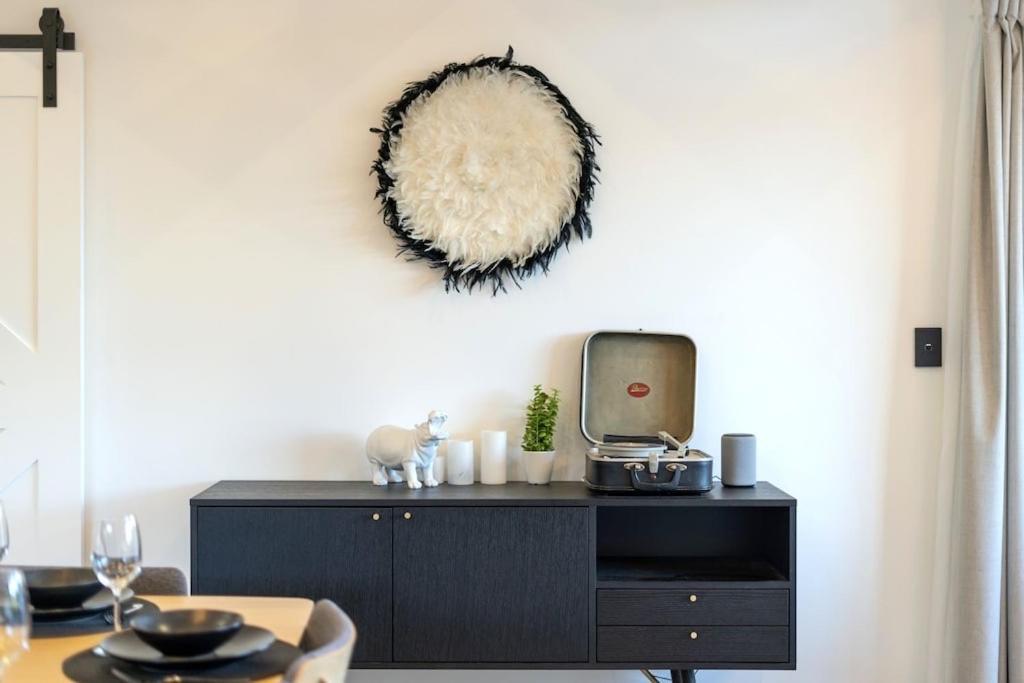 Black Barn Modern: Luxe Martinborough Escape Exterior photo